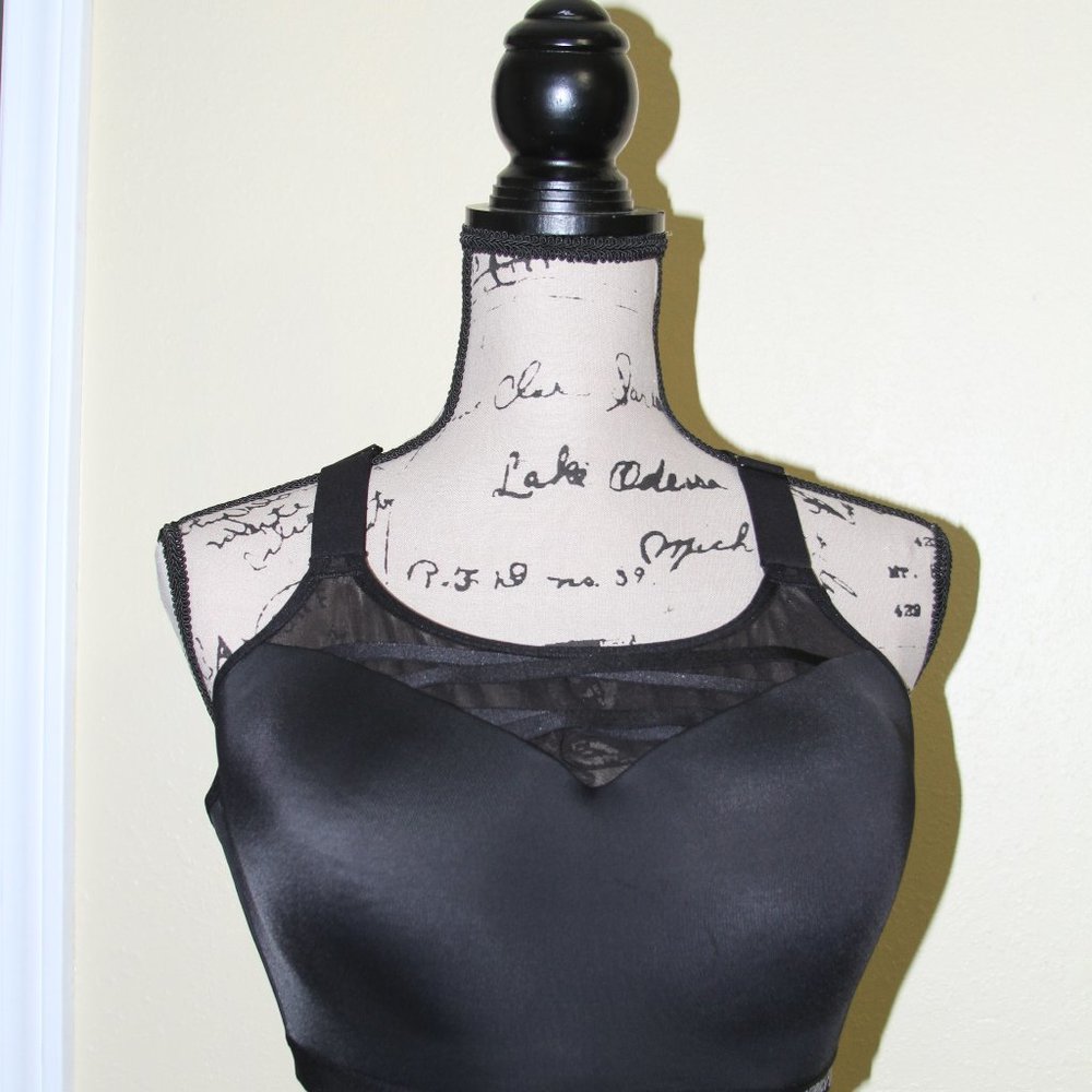 Victoria’s Secret Black Sports Bra Incredible Ultra Light Sport Seamless Mesh